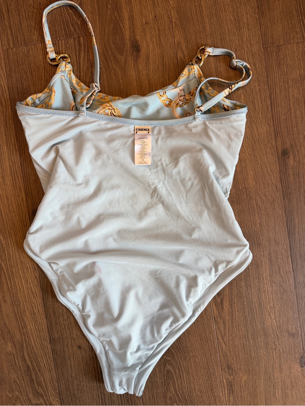 L’AGENCE Remi One-Piece Swimsuit – Sky Blue Multi Chain
Style #: LG5AP05-SYMC - Picture 15 of 16